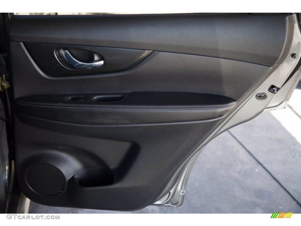 2017 Nissan Rogue SL Charcoal Door Panel Photo #139403820