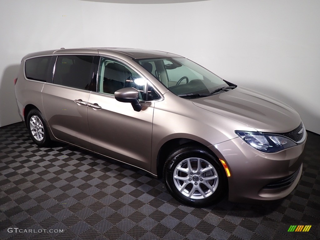 2017 Pacifica Touring - Molten Silver / Black/Alloy photo #2