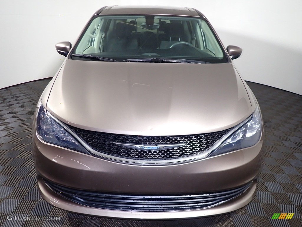 2017 Pacifica Touring - Molten Silver / Black/Alloy photo #4