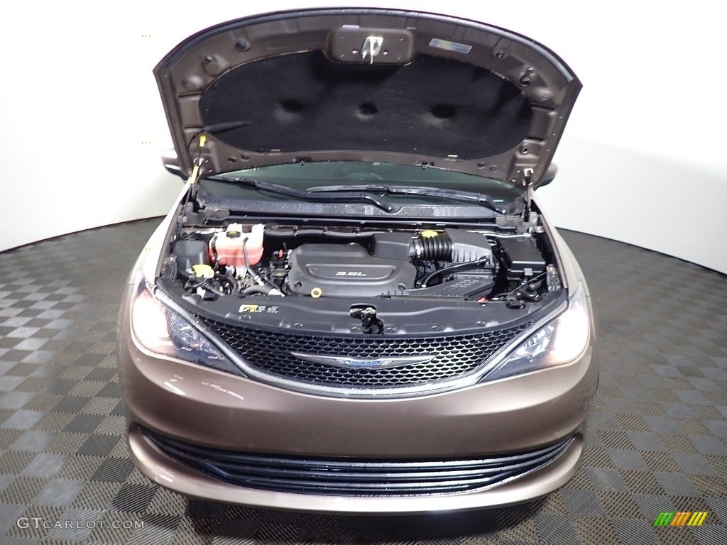 2017 Pacifica Touring - Molten Silver / Black/Alloy photo #5