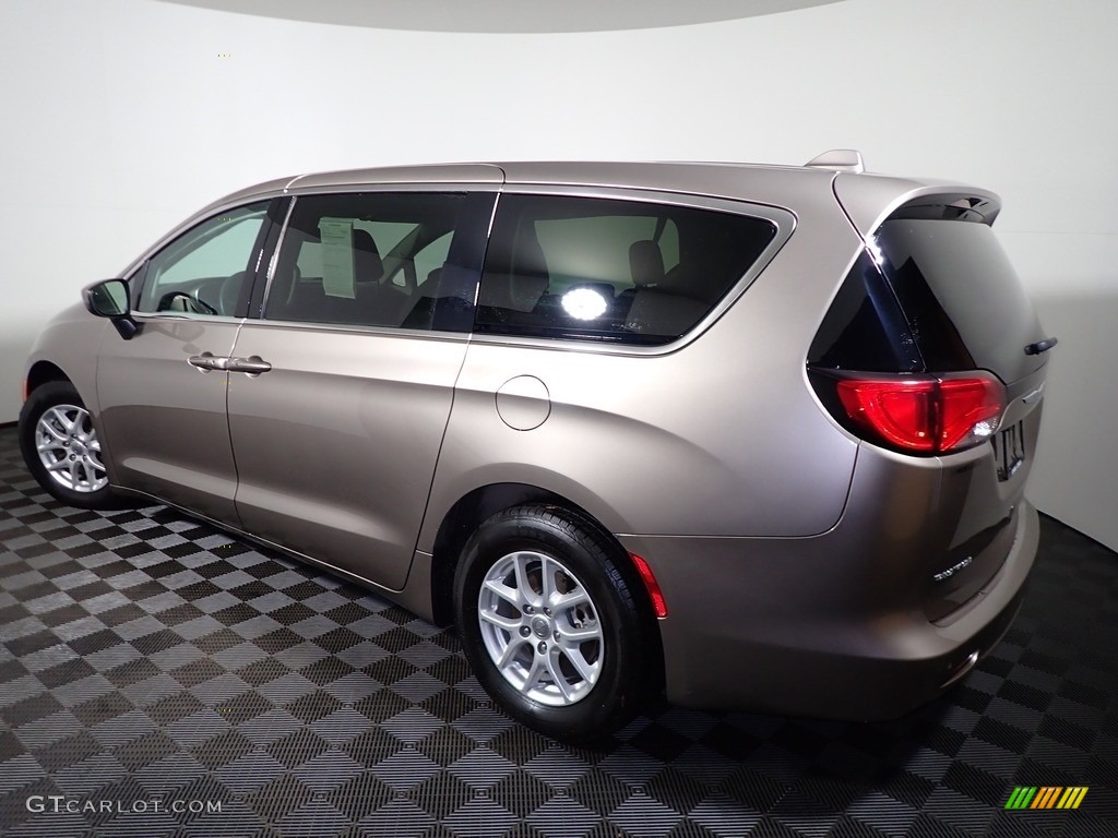 2017 Pacifica Touring - Molten Silver / Black/Alloy photo #9