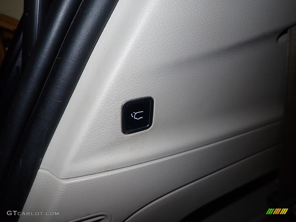 2017 Pacifica Touring - Molten Silver / Black/Alloy photo #15