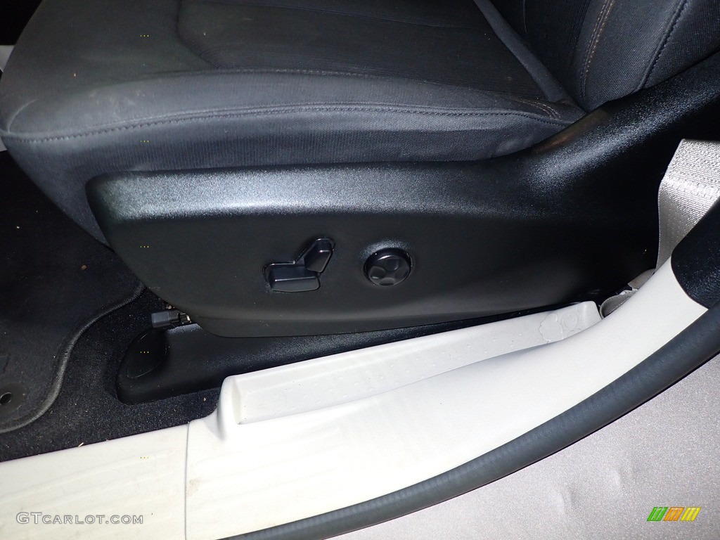 2017 Pacifica Touring - Molten Silver / Black/Alloy photo #19
