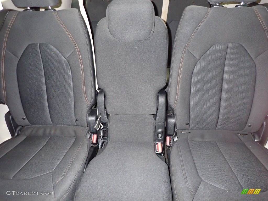 2017 Pacifica Touring - Molten Silver / Black/Alloy photo #21