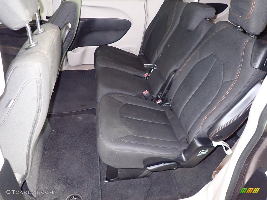 2017 Pacifica Touring - Molten Silver / Black/Alloy photo #22