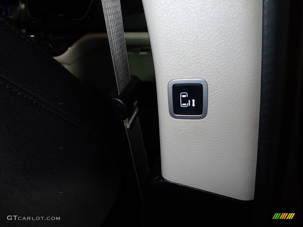 2017 Pacifica Touring - Molten Silver / Black/Alloy photo #25