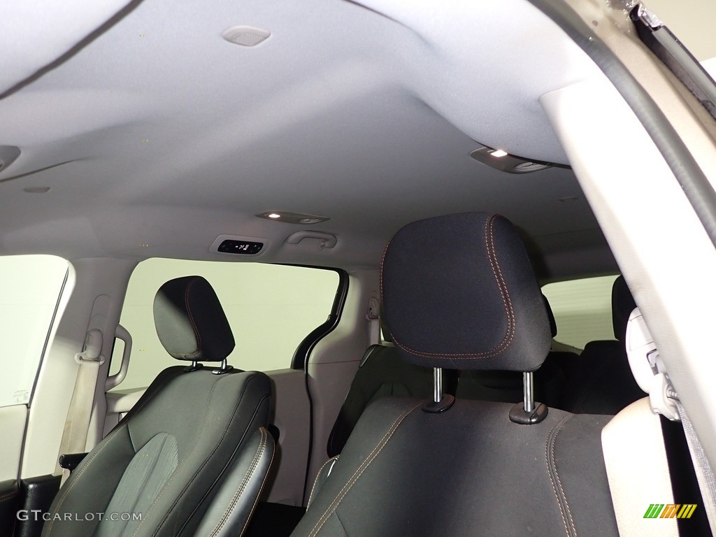 2017 Pacifica Touring - Molten Silver / Black/Alloy photo #33