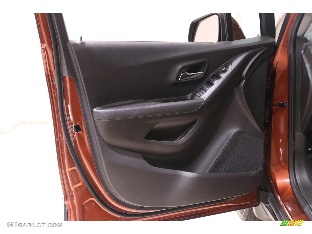 2019 Chevrolet Trax LT AWD Jet Black Door Panel Photo #139407236