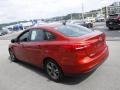 Hot Pepper Red - Focus SE Sedan Photo No. 7