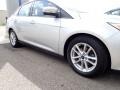 Ingot Silver - Focus SE Sedan Photo No. 3