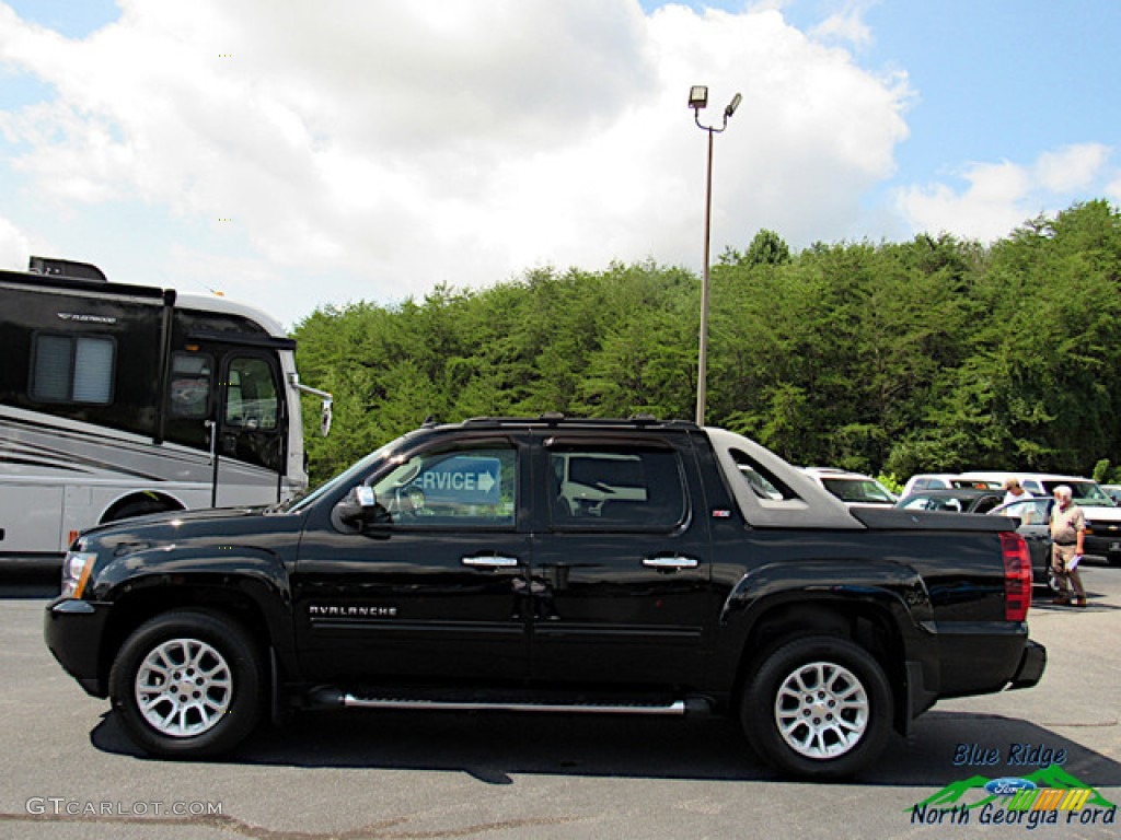 2011 Avalanche Z71 4x4 - Black / Ebony photo #2