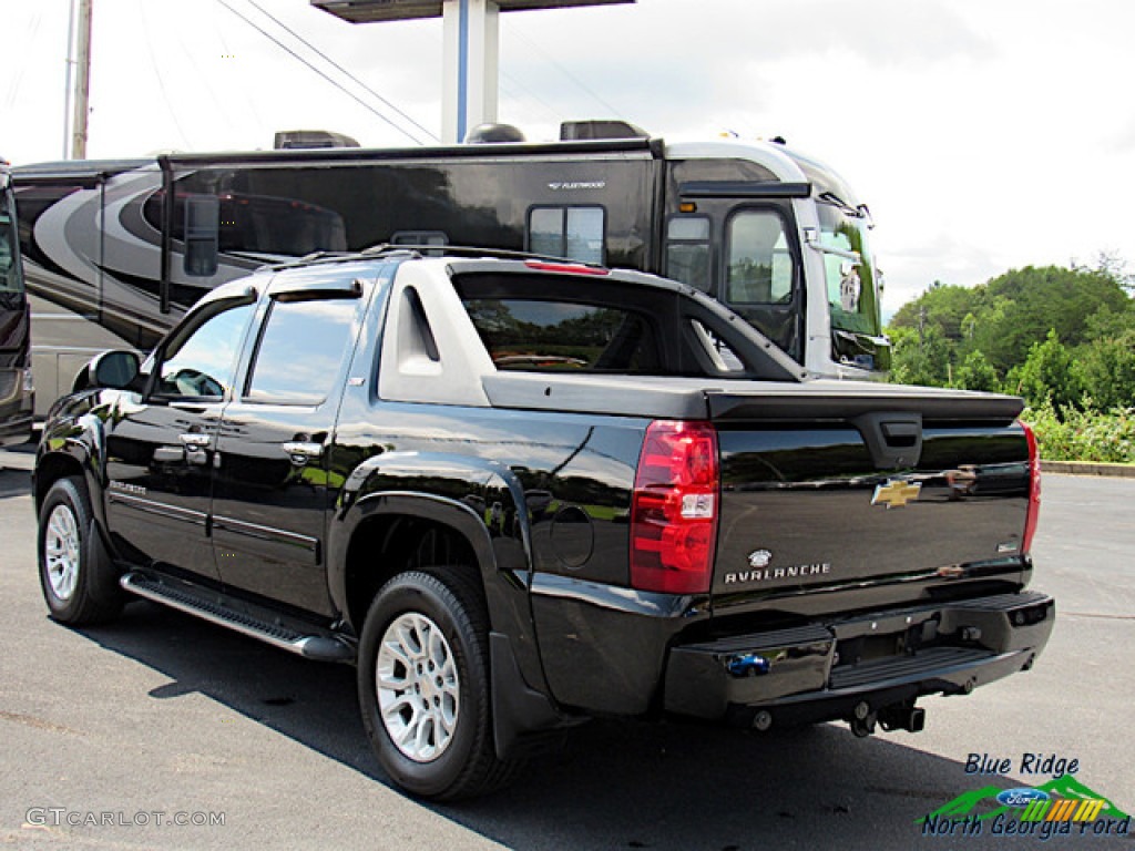 2011 Avalanche Z71 4x4 - Black / Ebony photo #3