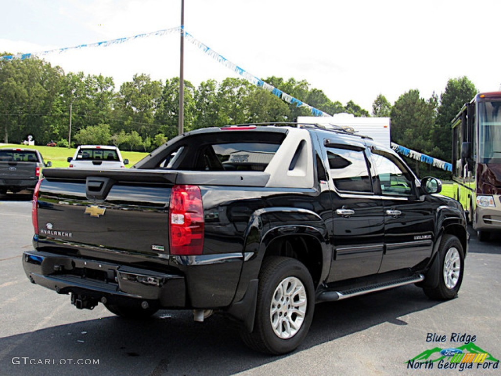 2011 Avalanche Z71 4x4 - Black / Ebony photo #5