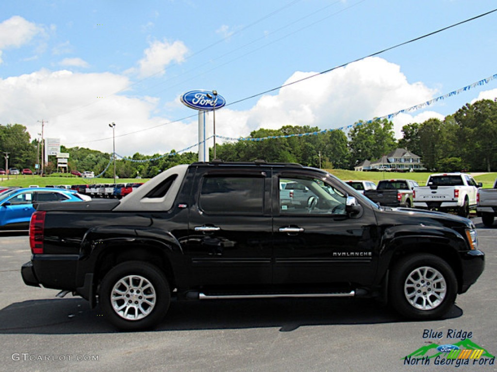 2011 Avalanche Z71 4x4 - Black / Ebony photo #6