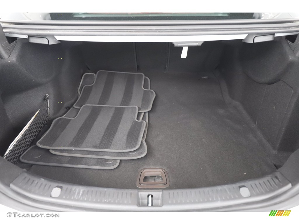 2017 Mercedes-Benz E 300 4Matic Sedan Trunk Photos