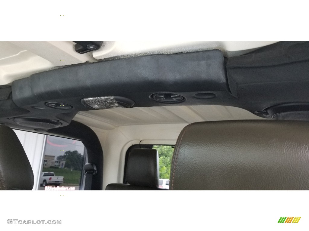 2011 Wrangler Sahara 70th Anniversary 4x4 - Black / Black/Dark Olive photo #13