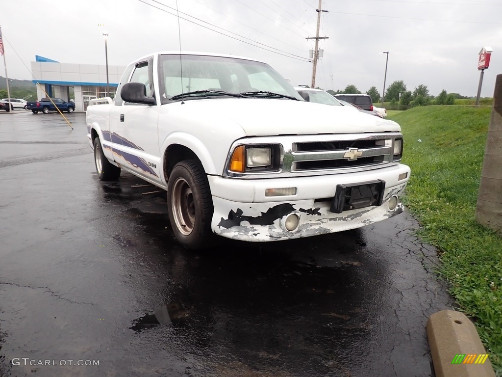 1996 S10 LS Extended Cab - Summit White / Graphite photo #1