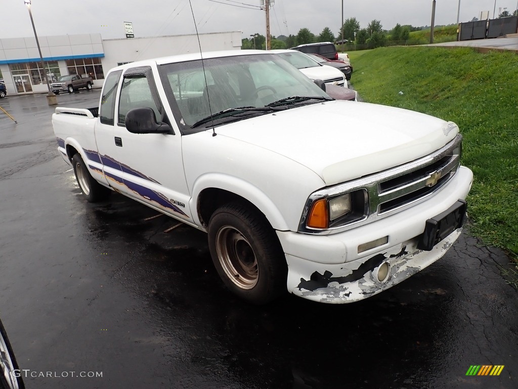 1996 S10 LS Extended Cab - Summit White / Graphite photo #2