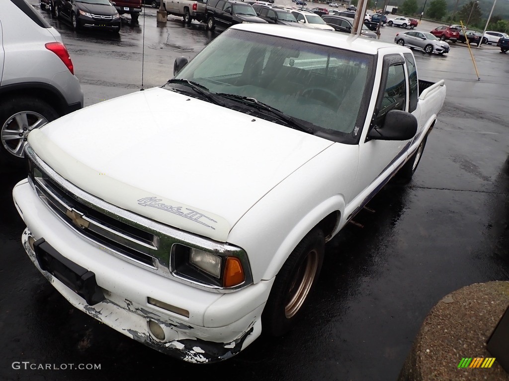 1996 S10 LS Extended Cab - Summit White / Graphite photo #5