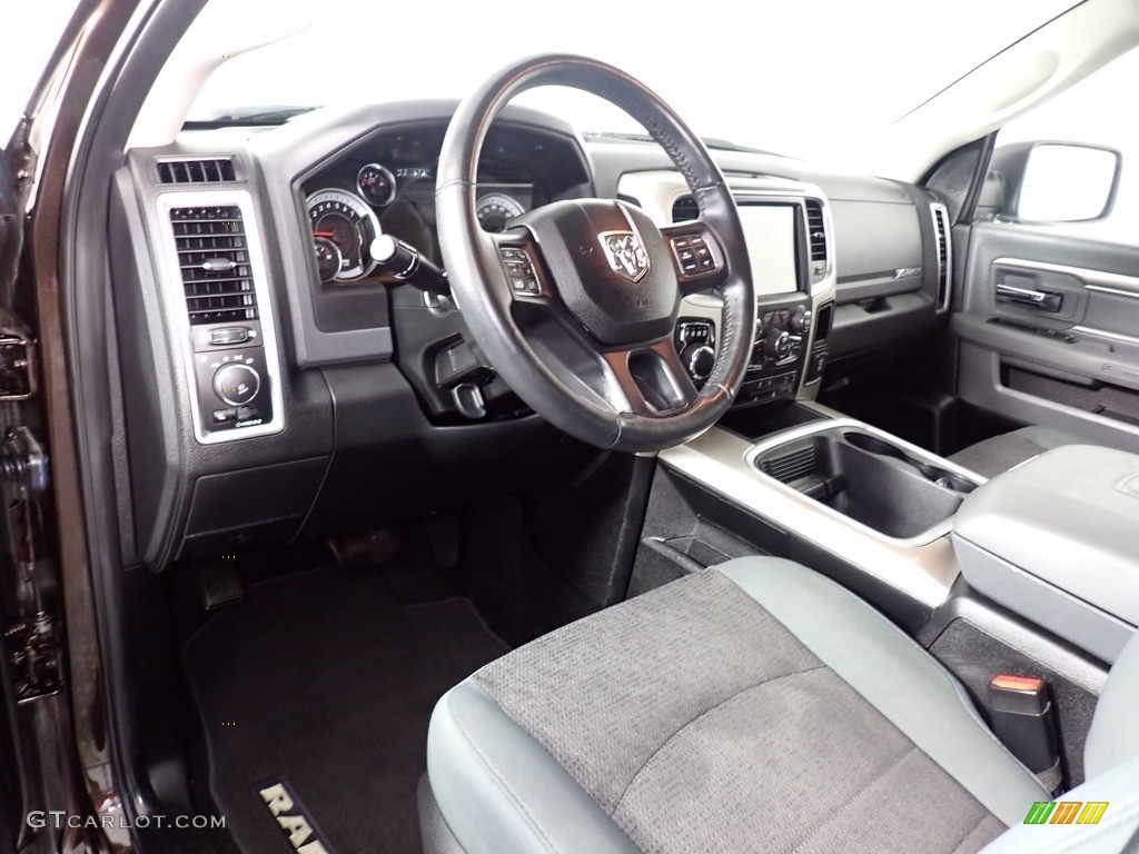 2017 1500 Big Horn Crew Cab 4x4 - Luxury Brown Pearl / Black/Diesel Gray photo #25