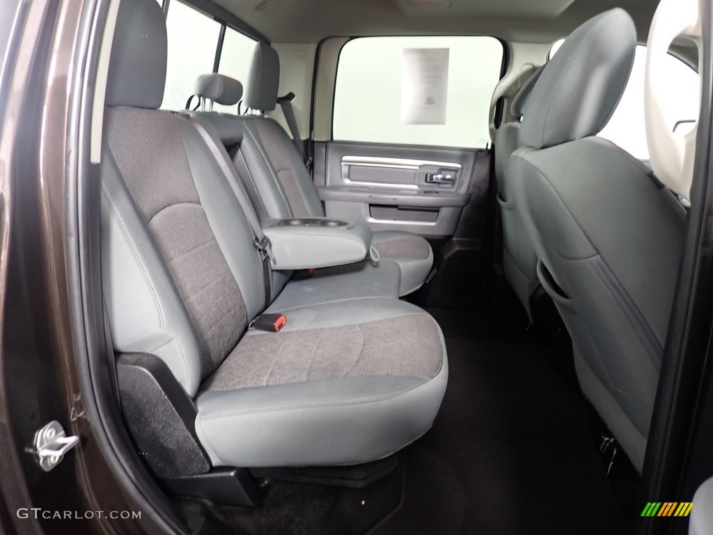 2017 1500 Big Horn Crew Cab 4x4 - Luxury Brown Pearl / Black/Diesel Gray photo #32