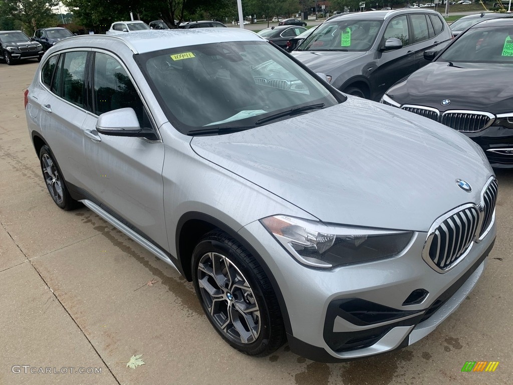 2021 X1 xDrive28i - Glacier Silver Metallic / Black photo #1