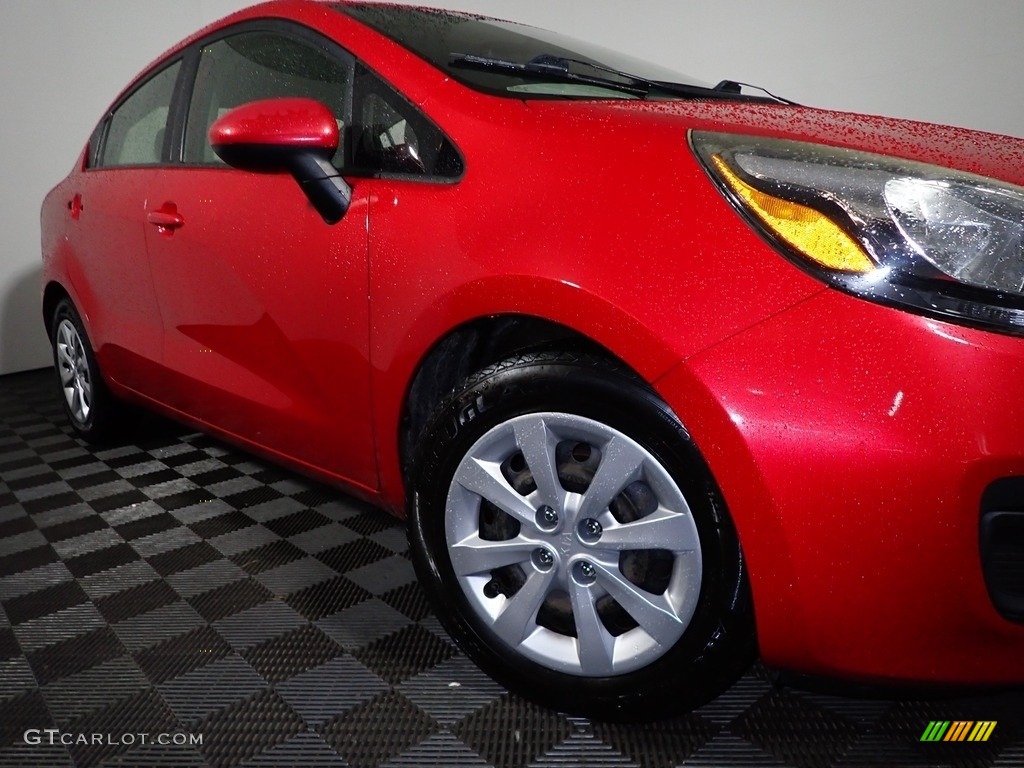 2013 Rio LX Sedan - Signal Red / Beige photo #3