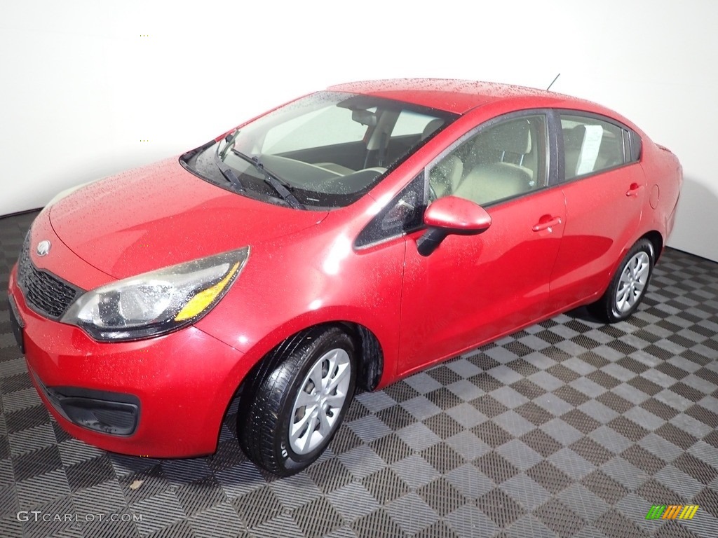 2013 Rio LX Sedan - Signal Red / Beige photo #7
