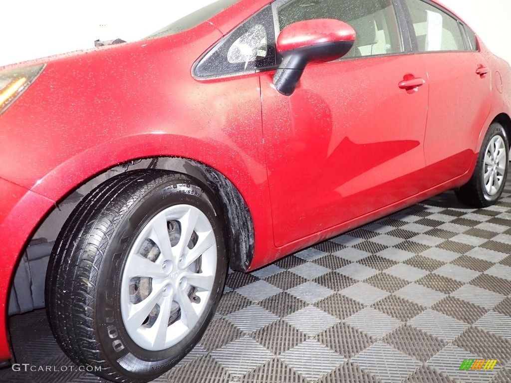 2013 Rio LX Sedan - Signal Red / Beige photo #8