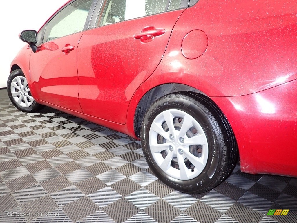 2013 Rio LX Sedan - Signal Red / Beige photo #10