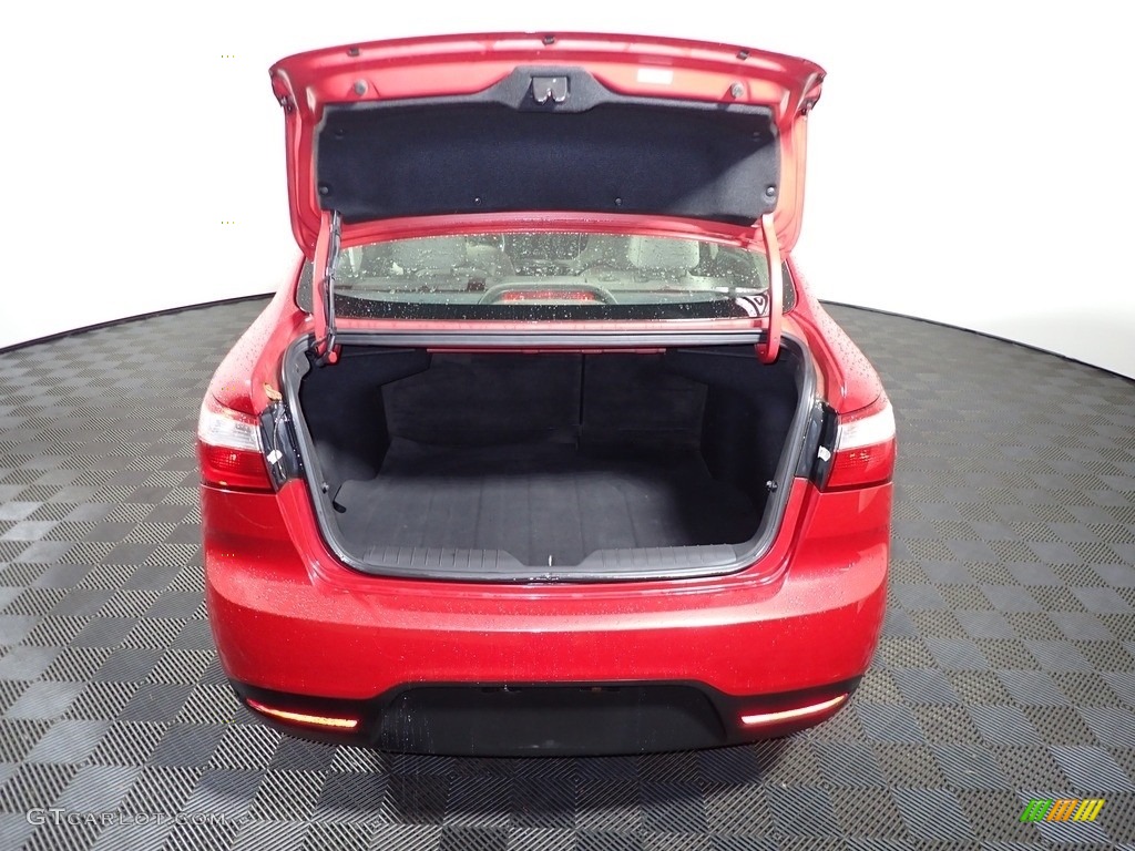 2013 Rio LX Sedan - Signal Red / Beige photo #12