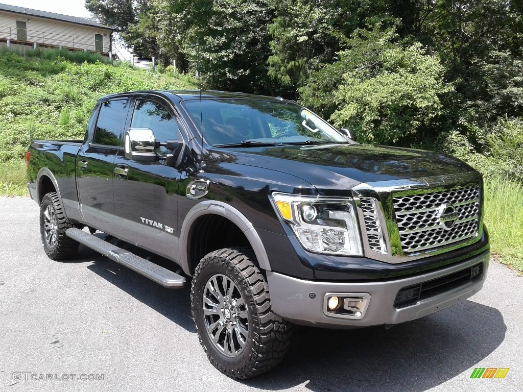 2017 Nissan TITAN XD Platinum Reserve Crew Cab 4x4 Exterior Photos
