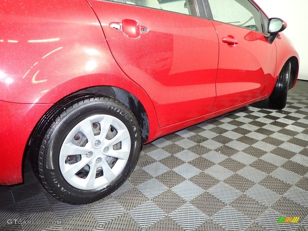 2013 Rio LX Sedan - Signal Red / Beige photo #15