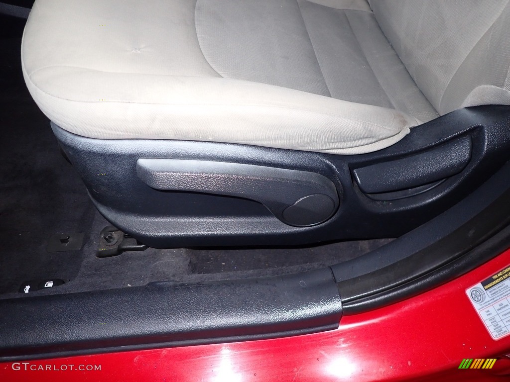 2013 Rio LX Sedan - Signal Red / Beige photo #17