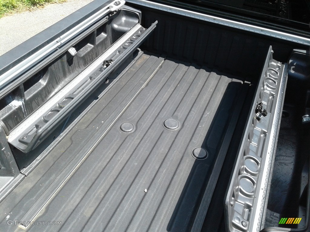 2017 TITAN XD Platinum Reserve Crew Cab 4x4 - Magnetic Black / Black/Brown photo #9