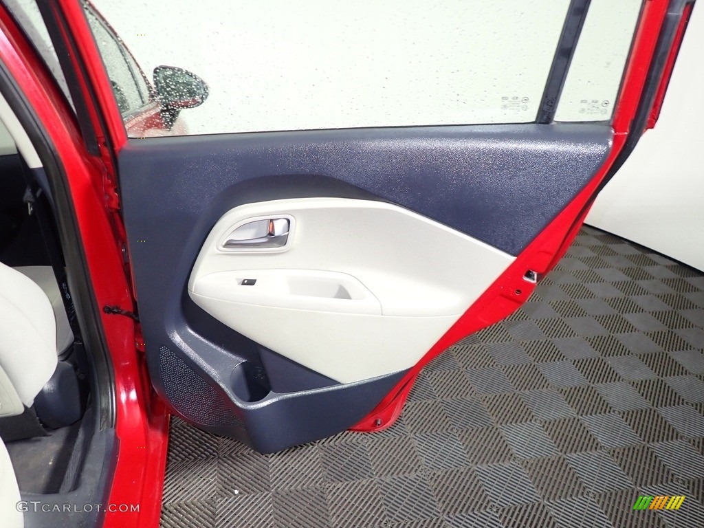 2013 Rio LX Sedan - Signal Red / Beige photo #22