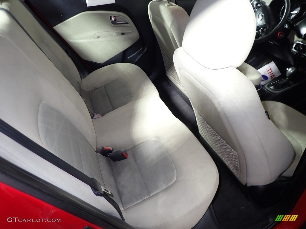 2013 Rio LX Sedan - Signal Red / Beige photo #23