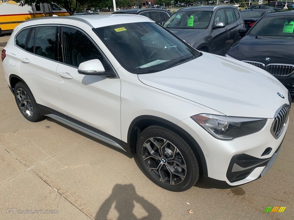 2021 X1 xDrive28i - Mineral White Metallic / Black photo #1