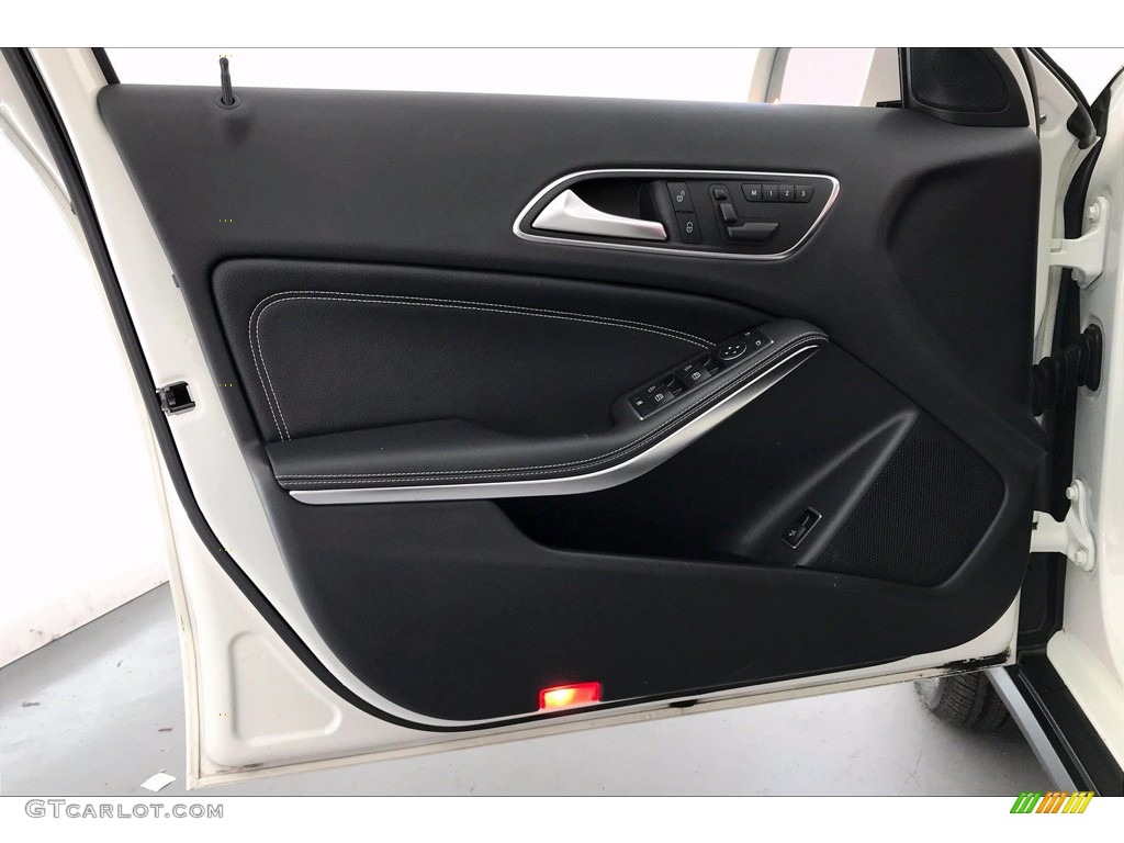 2017 Mercedes-Benz GLA 250 4Matic Door Panel Photos