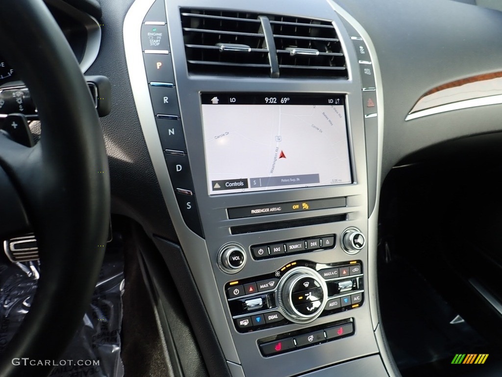 2019 Lincoln MKZ Reserve I AWD Controls Photo #139457312