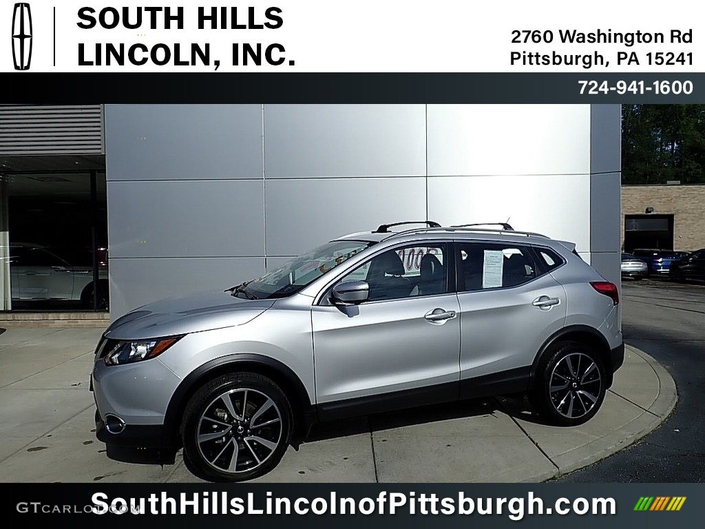2018 Rogue Sport SL AWD - Brilliant Silver / Light Gray photo #1
