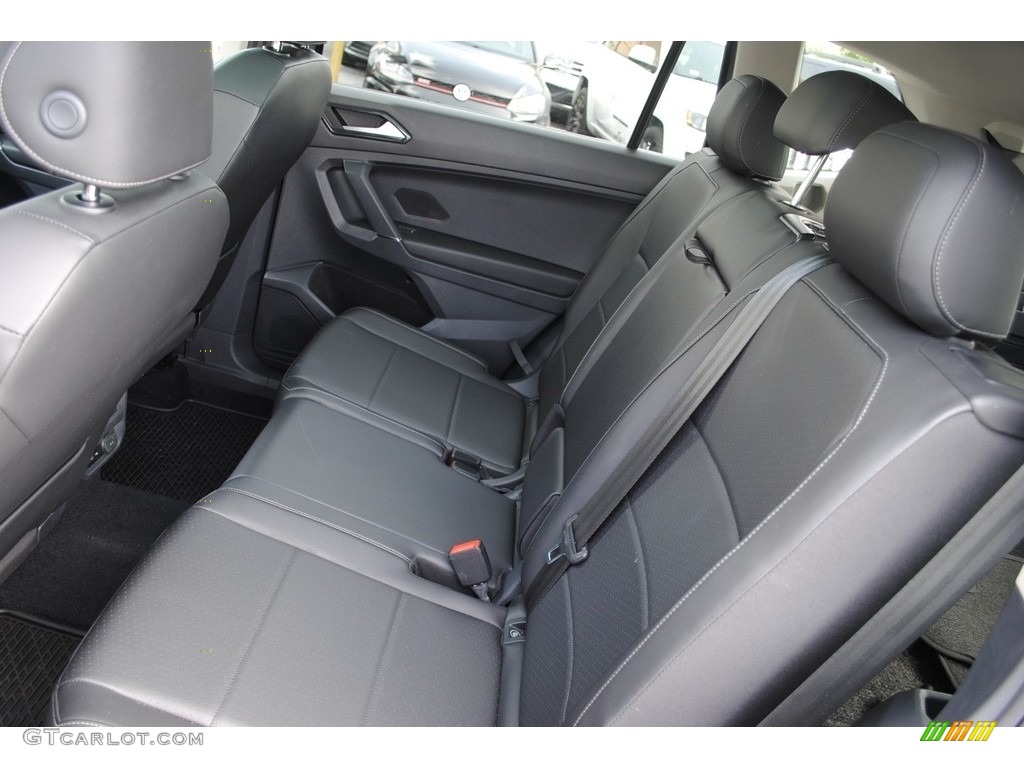 Titan Black Interior 2018 Volkswagen Tiguan SEL Photo #139460021