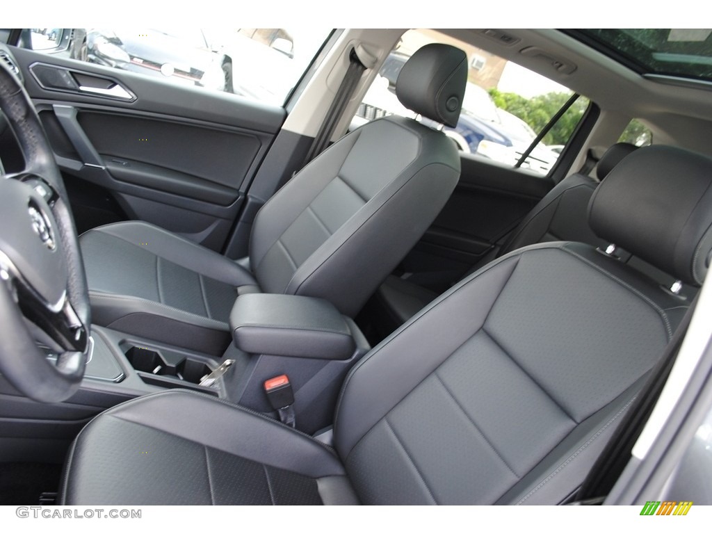 2018 Volkswagen Tiguan SEL Front Seat Photo #139460045