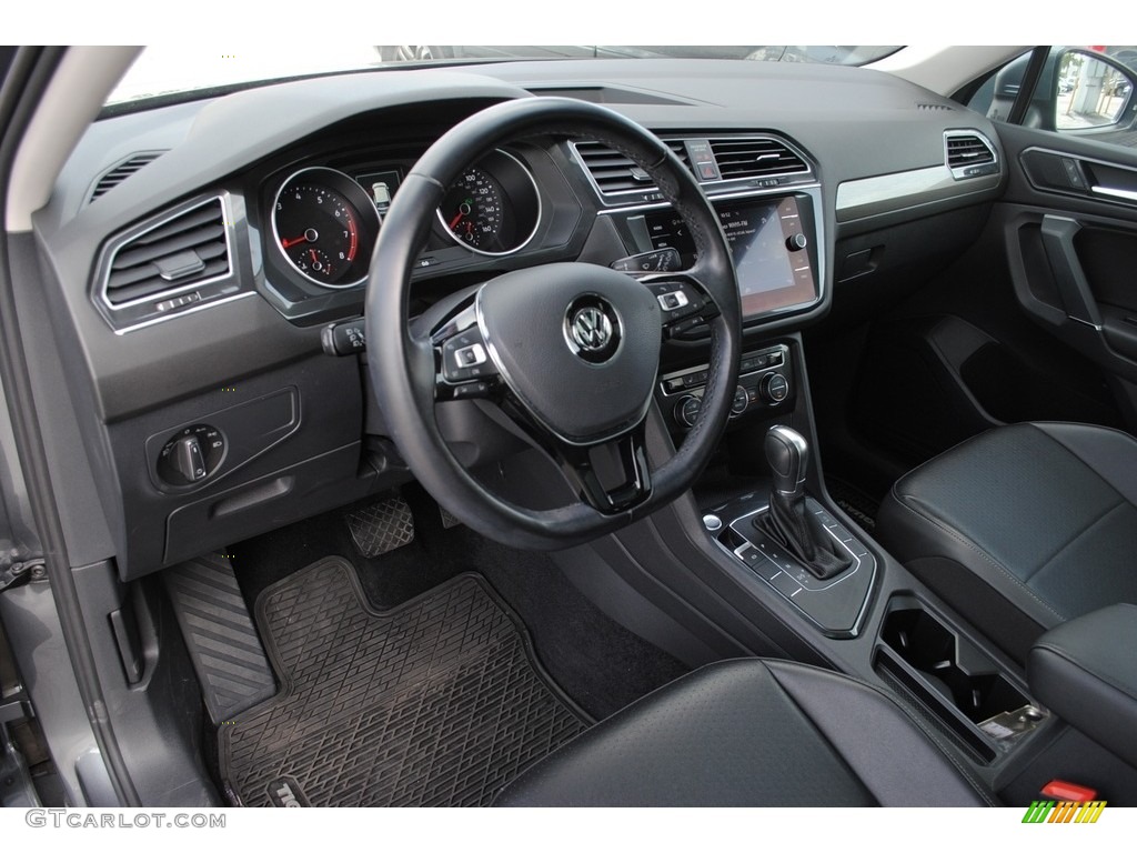 Titan Black Interior 2018 Volkswagen Tiguan SEL Photo #139460105