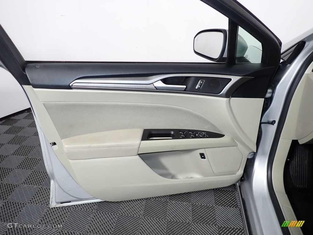 2019 Fusion Hybrid SE - Ingot Silver / Ebony photo #16