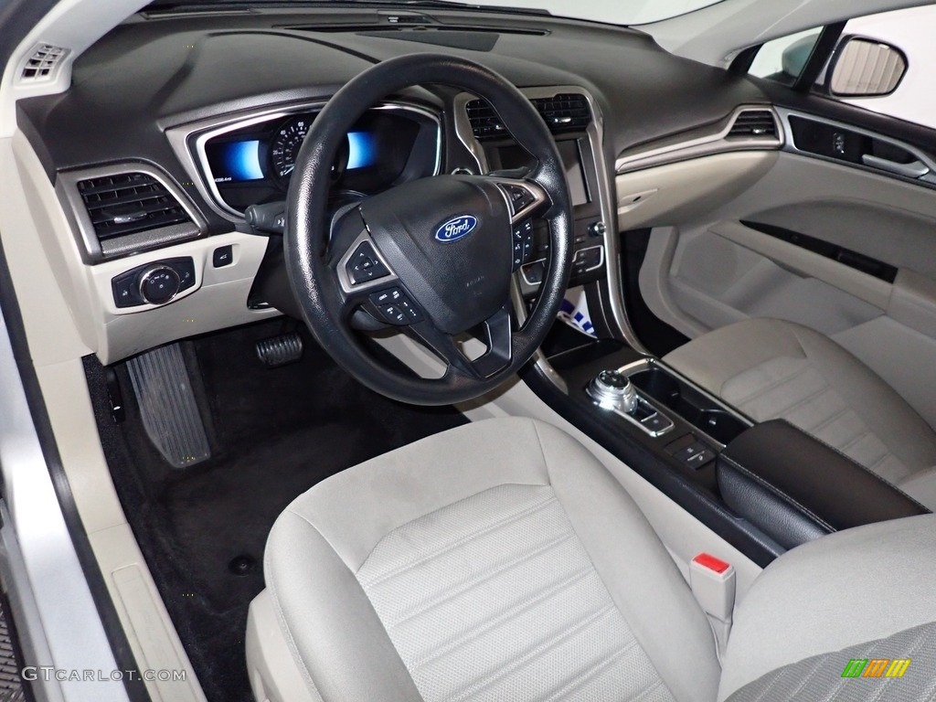 2019 Fusion Hybrid SE - Ingot Silver / Ebony photo #18