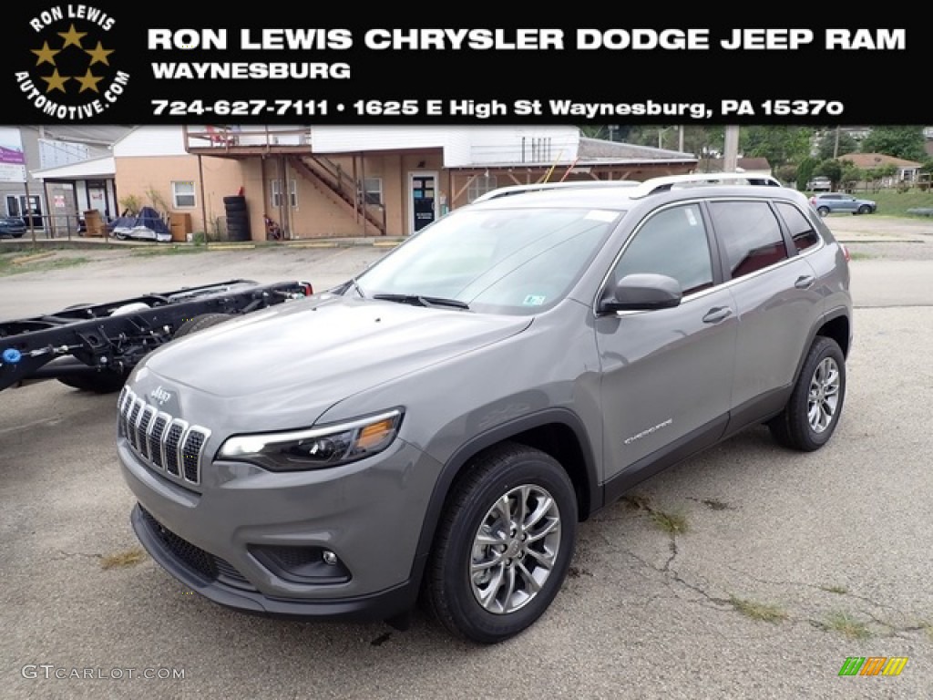 2020 Cherokee Latitude Plus 4x4 - Sting-Gray / Black photo #1