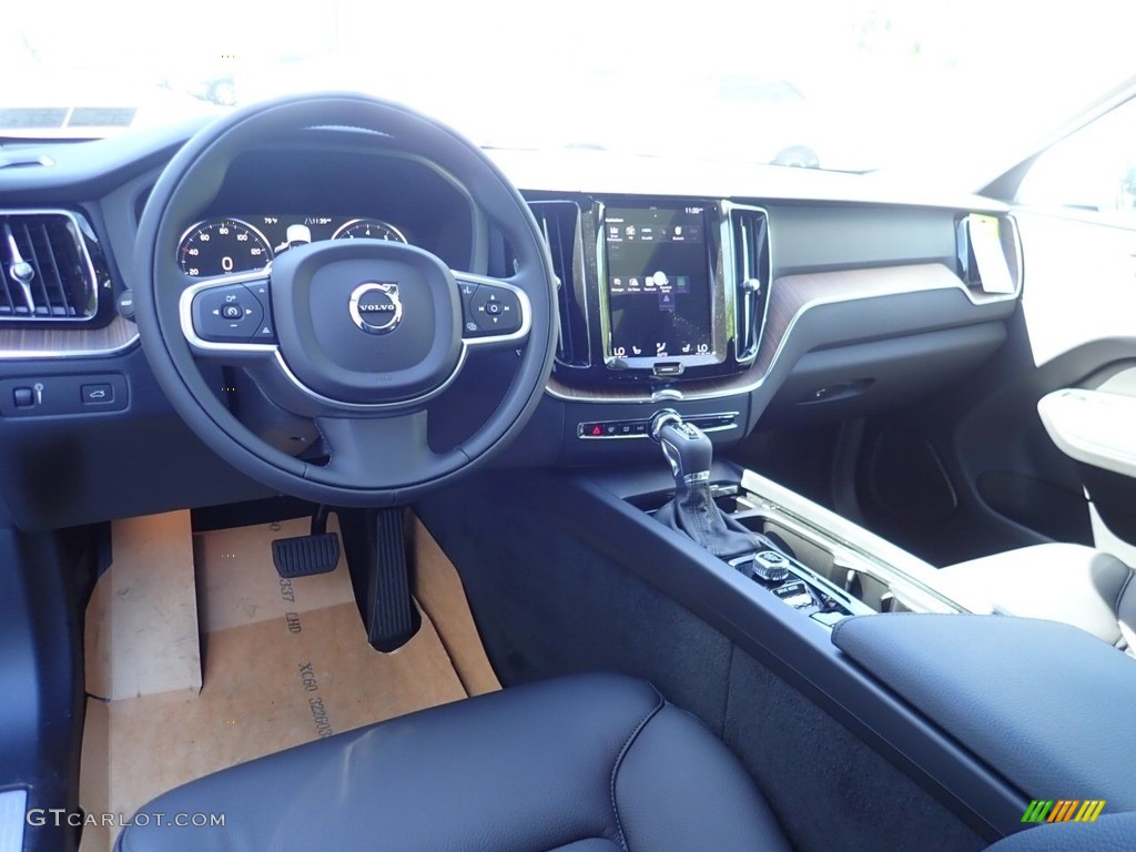 2021 Volvo XC60 T5 AWD Momentum Charcoal Dashboard Photo #139469215