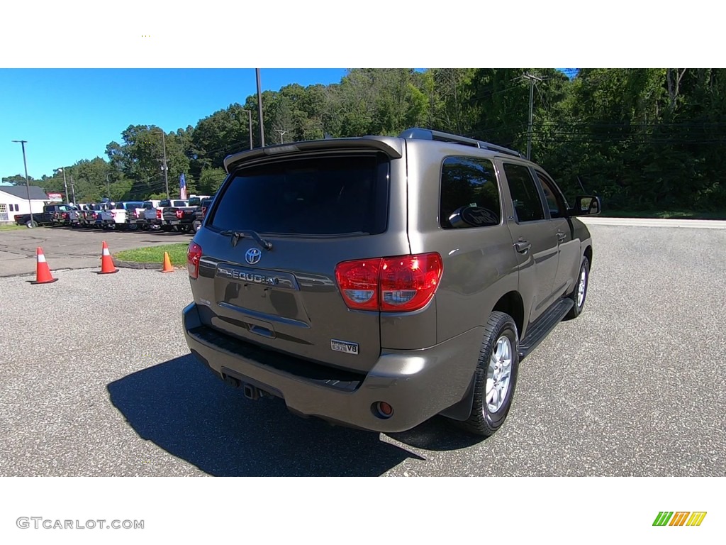 2014 Sequoia SR5 4x4 - Pyrite Mica / Sand Beige photo #7