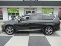 Brilliant Black Crystal Pearl 2017 Chrysler Pacifica Limited